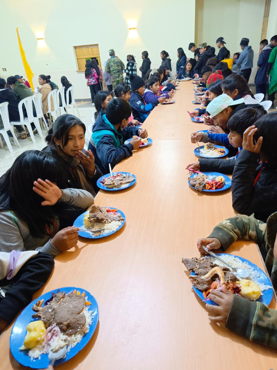 Los participantes en el horario de la cena
