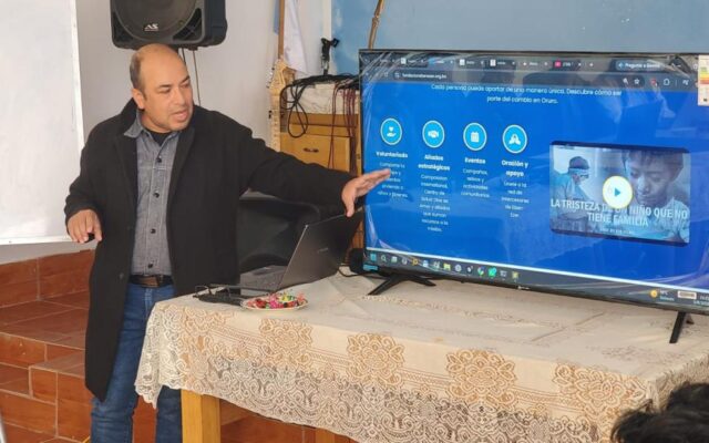Taller de capacitación fortalece a fundaciones en Oruro